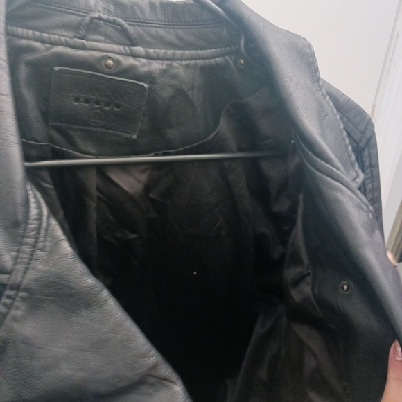 Women's Black Leather Jacket - Picture 6 of 10